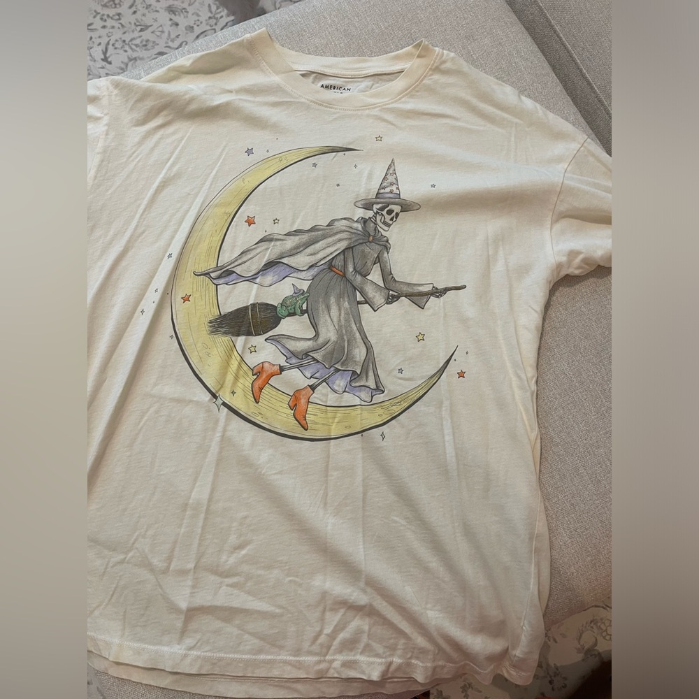 American Eagle Outfitters Cream Graphic Tee